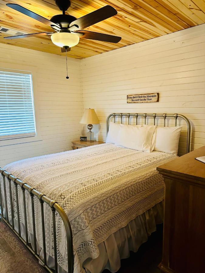Knotty Squirrel Cabins เมาน์เทนวิว ภายนอก รูปภาพ